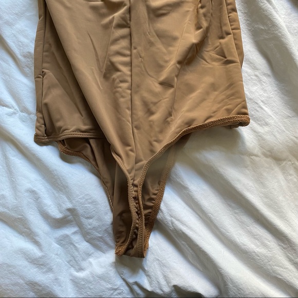 NWT basal bodysuit shapewear long sleeve tan/camel sz m - Picture 2 of 5